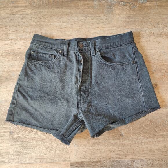 Vintage Levi's 501 Jean Shorts Womens 32 Black Wash Cut Offs Button Fly Festival - Picture 1 of 12